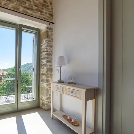 Orange House - Upper West Homestay *