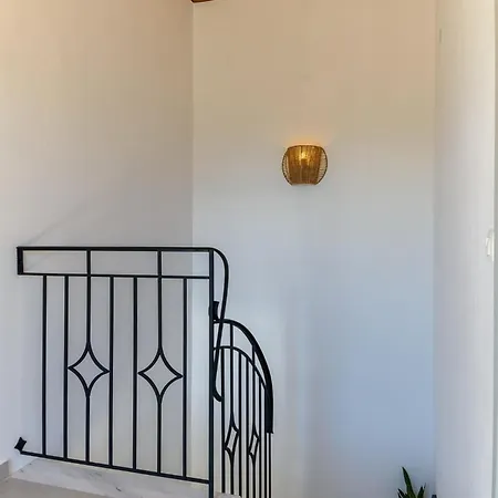 Orange House - Upper West *